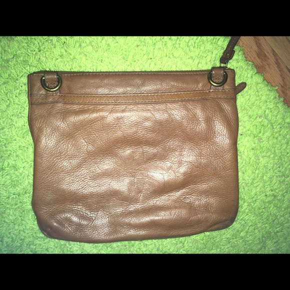 Clearance 🛍 Brown fossil crossbody. - Picture 2 of 7